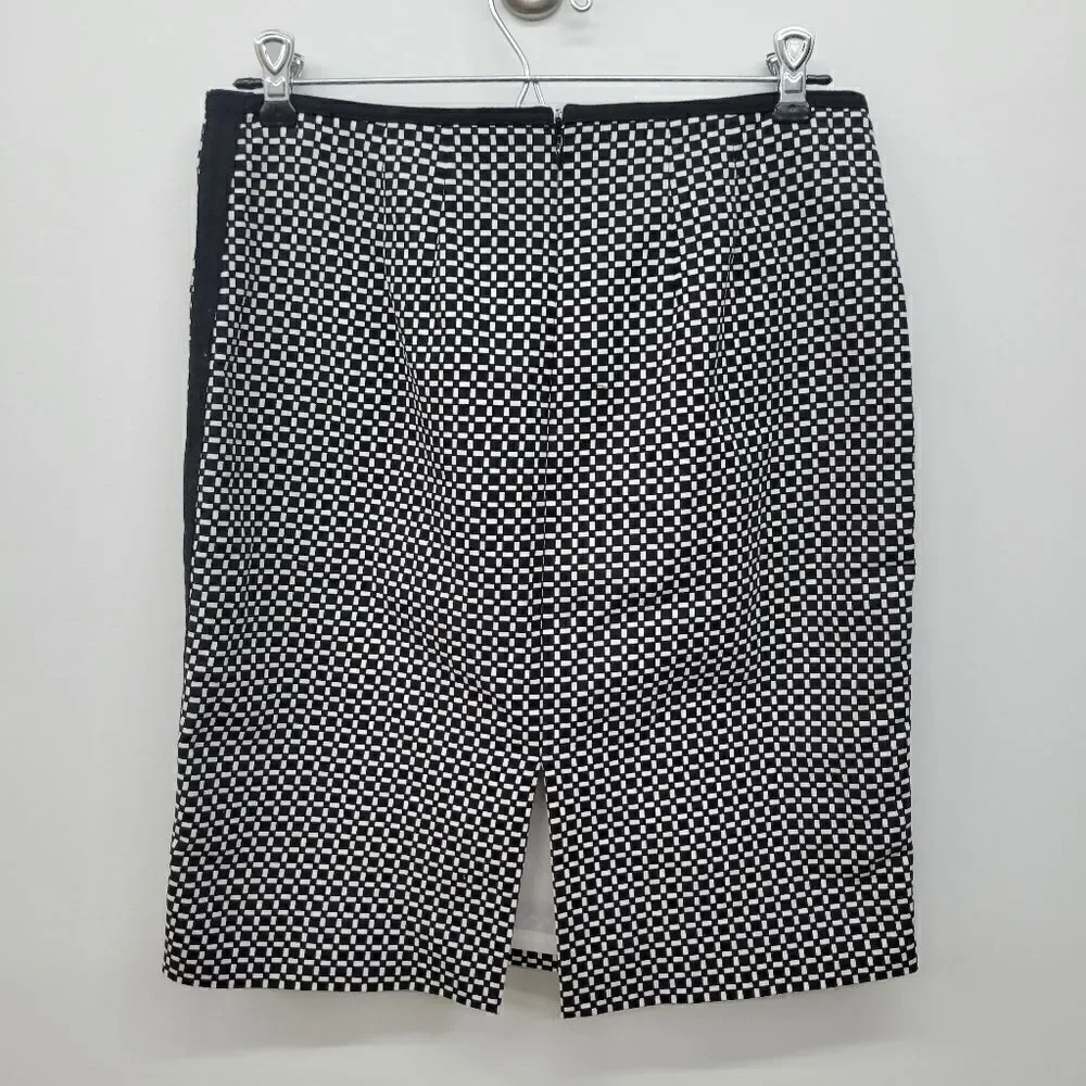 White House Black Market Geometrick Black & White Lined Pencil Skirt